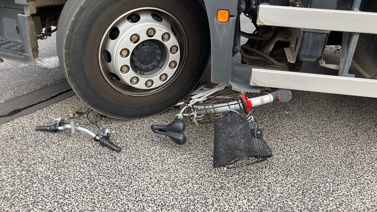 POL-DN: Reinigungsfahrzeug überrollt Fahrrad - Foto: presseportal.de