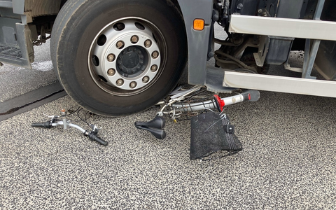 POL-DN: Reinigungsfahrzeug überrollt Fahrrad - Foto: presseportal.de