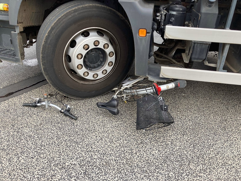 POL-DN: Reinigungsfahrzeug überrollt Fahrrad - Foto: presseportal.de
