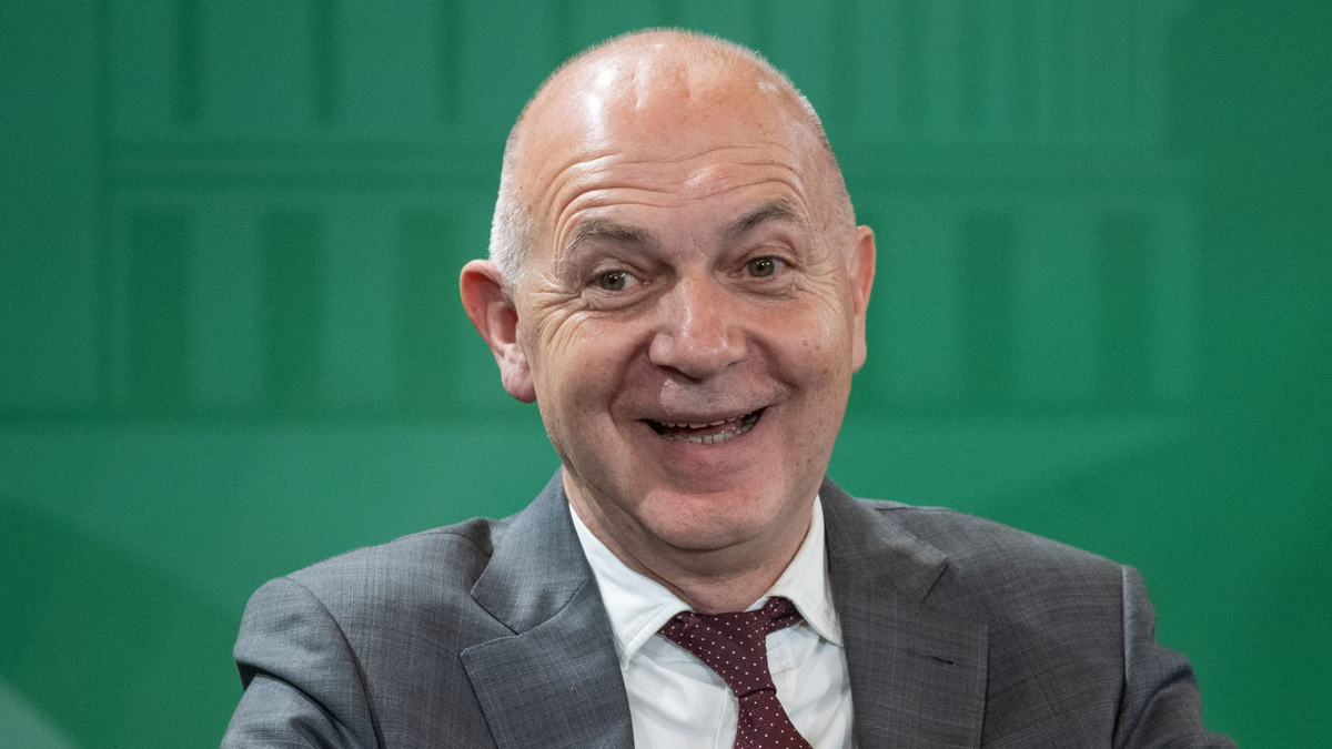 DFB-Präsident Bernd Neuendorf hofft auf den Zuschlag für die Frauen-WM 2027. - Foto: Monika Skolimowska/dpa