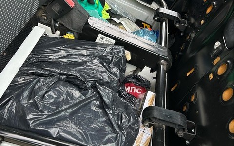HZA-UL: Alle Hohlräume vollgestopft! / Zöllner ziehen 4000 Schmuggelzigaretten aus PKW-Verstecken - Foto: presseportal.de
