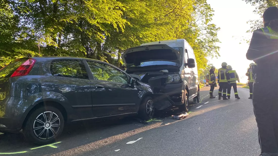 FF Olsberg: Schwerer Verkehrsunfall auf K15 in Olsberg - Bild: presseportal.de