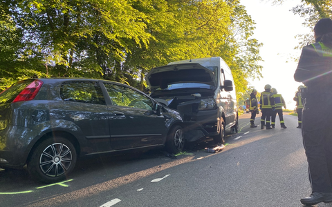 FF Olsberg: Schwerer Verkehrsunfall auf K15 in Olsberg - Foto: presseportal.de