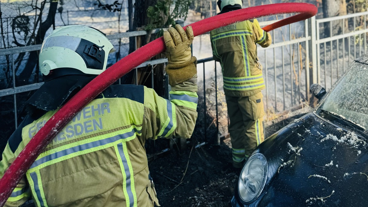 FW Dresden: Brand im Schulgarten - Foto: presseportal.de