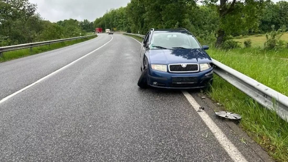 POL-PDTR: Verkehrsunfall im Begegnungsverkehr, LKW-Fahrer verhindert Schlimmeres - Bild: presseportal.de