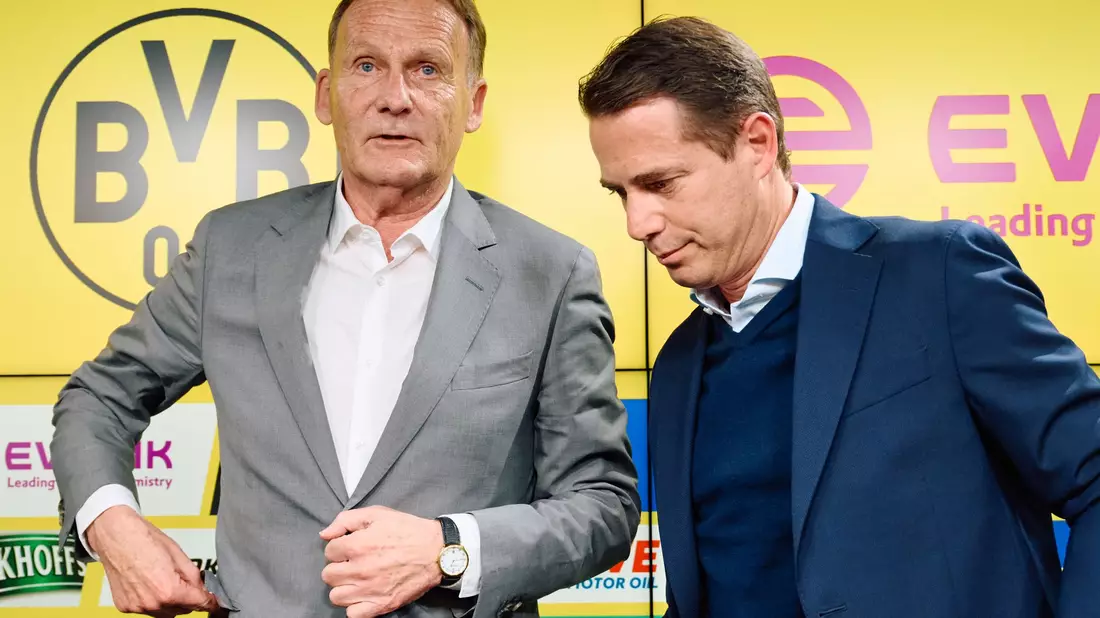 Lars Ricken (r) hat am 1. Mai die Nachfolge von Hans-Joachim Watzke als BVB-Sportchef angetreten. - Bild: Bernd Thissen/dpa