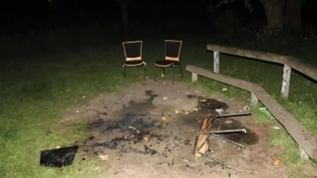 POL-VIE: Schwalmtal-Waldniel: Stuhl im Kaiserpark angezündet - Kripo sucht Zeugen - Bild: presseportal.de