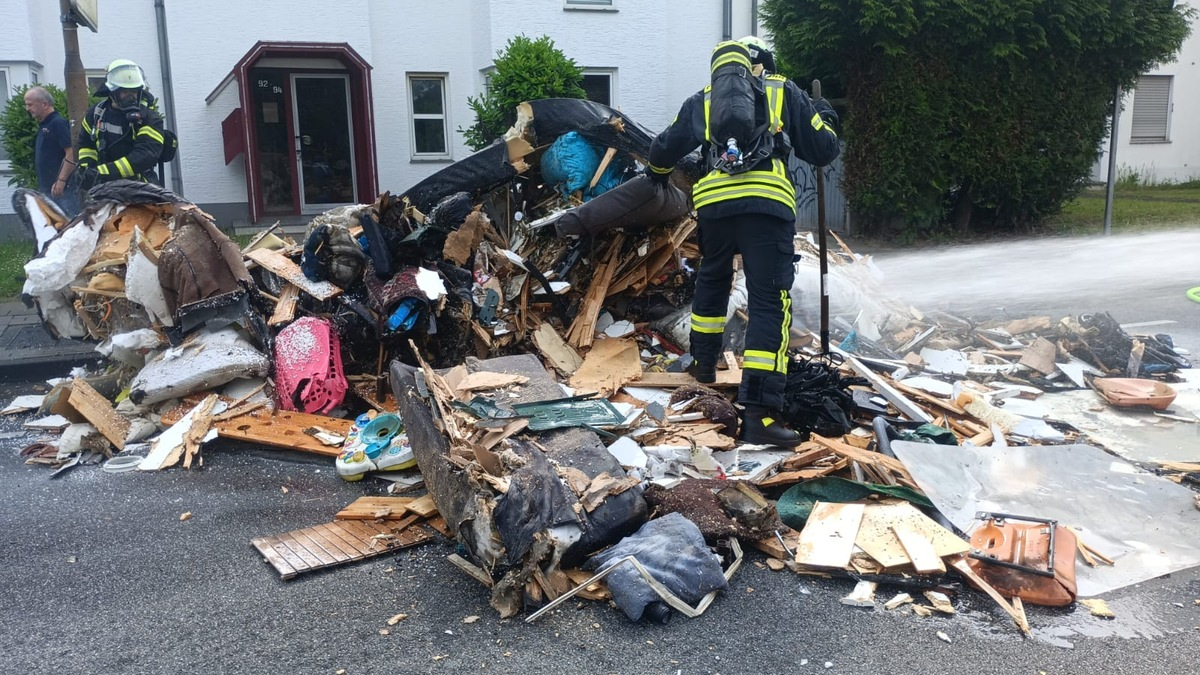 FW-BN: Brennender Müllwagen schnell gelöscht - Foto: presseportal.de