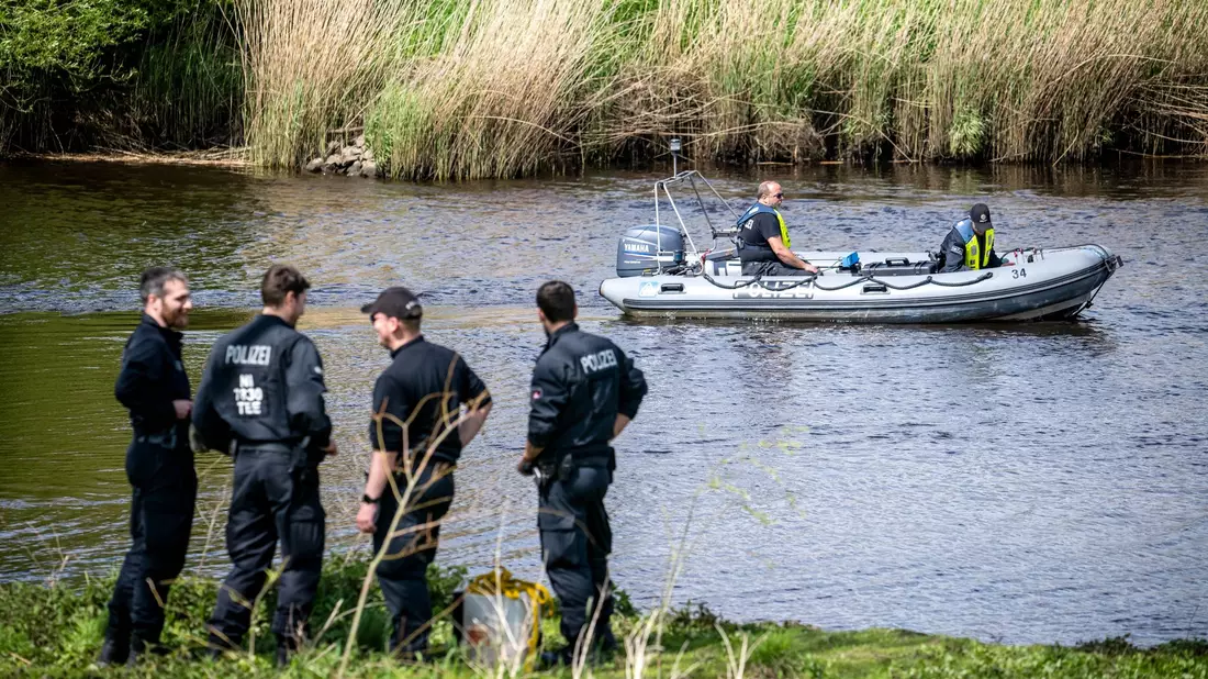 Der sechs Jahre alte Arian aus dem niedersächsischen Bremervörde-Elm wird weiter vermisst. - Bild: Sina Schuldt/dpa