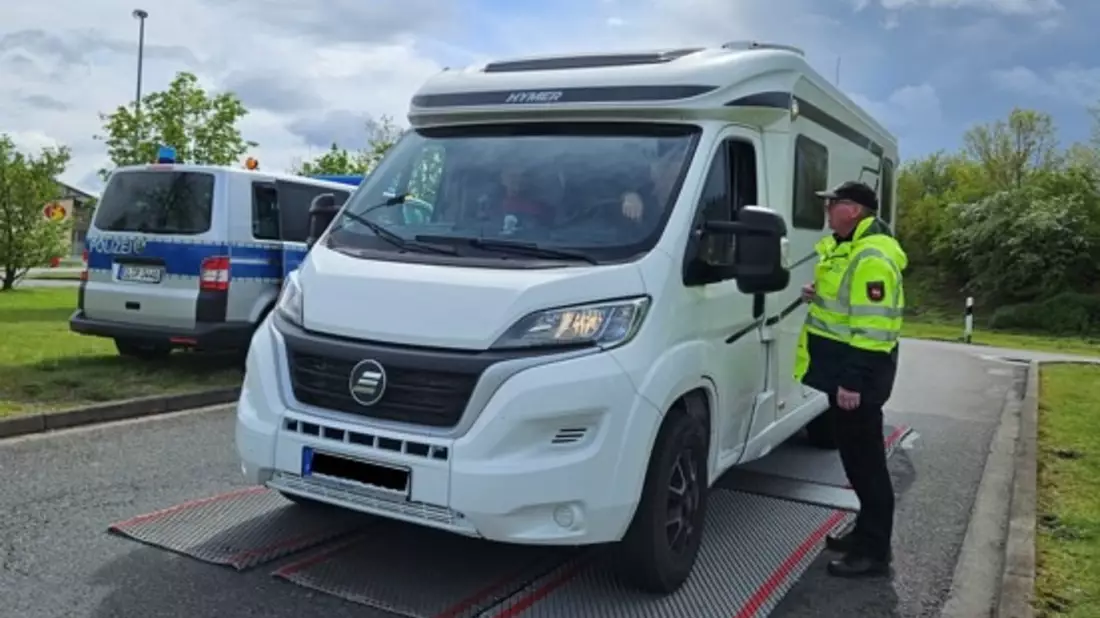 POL-EL: Meppen/Nordhorn - Polizei bietet kostenlose Wiegeaktion für Wohnmobile und Wohnwagengespanne an - Bild: presseportal.de