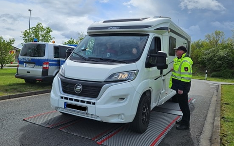 POL-EL: Emsland/Grafschaft Bentheim - Wohnwagen und Wohnmobil wiegen lassen (Foto) - Foto: presseportal.de
