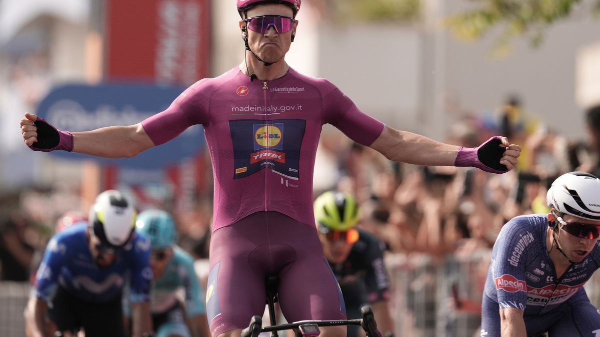 Feierte seinen zweiten Etappensieg beim Giro: Jonathan Milan. - Foto: Massimo Paolone/LaPresse/AP/dpa