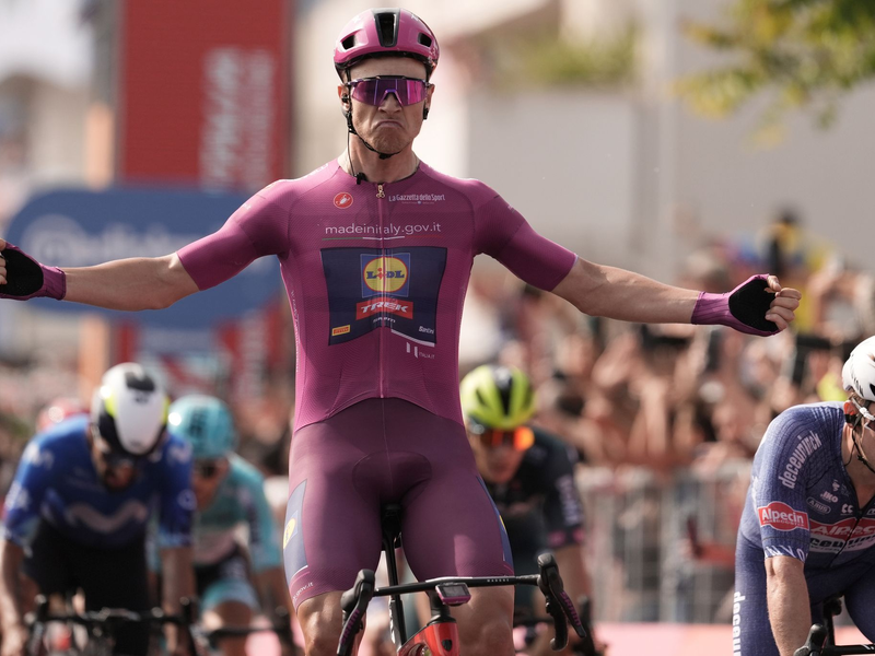 Feierte seinen zweiten Etappensieg beim Giro: Jonathan Milan. - Foto: Massimo Paolone/LaPresse/AP/dpa