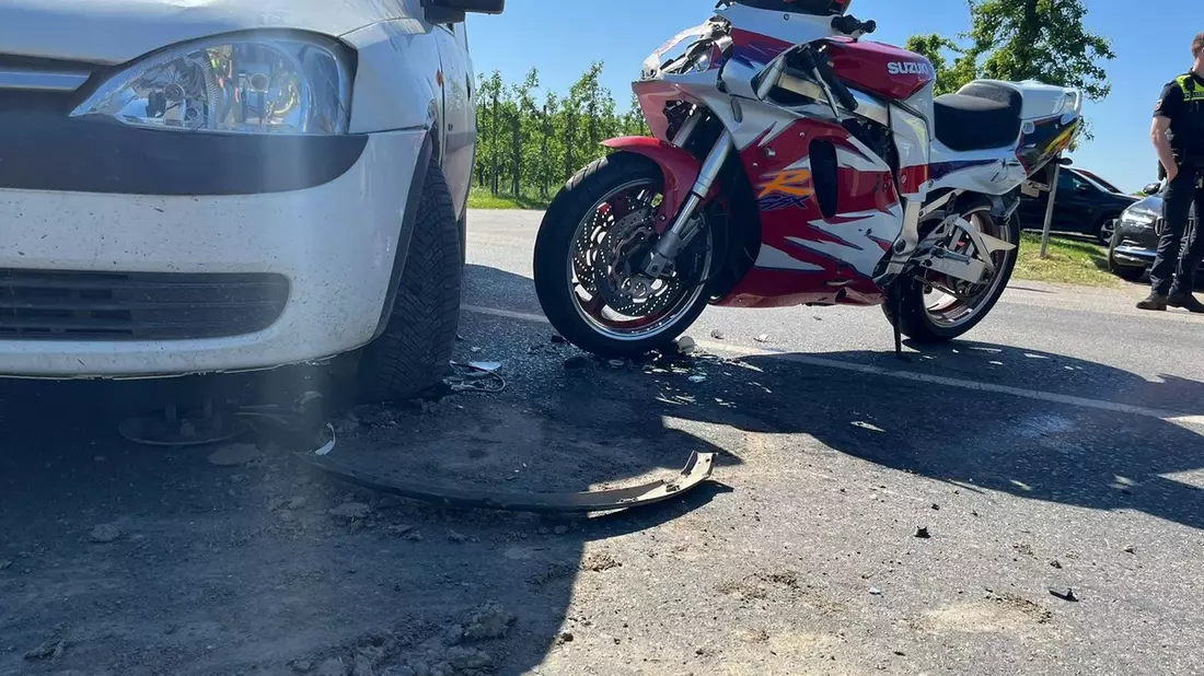 POL-STD: Motorradfahrer bei Unfall im Alten Land schwer verletzt - Bild: presseportal.de