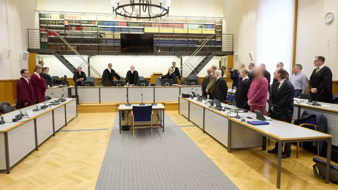 Der Saal 120 des Oberlandesgerichts Koblenz war der Ort des Verfahrens. (Archivbild) - Bild: Thomas Frey/dpa POOL/dpa