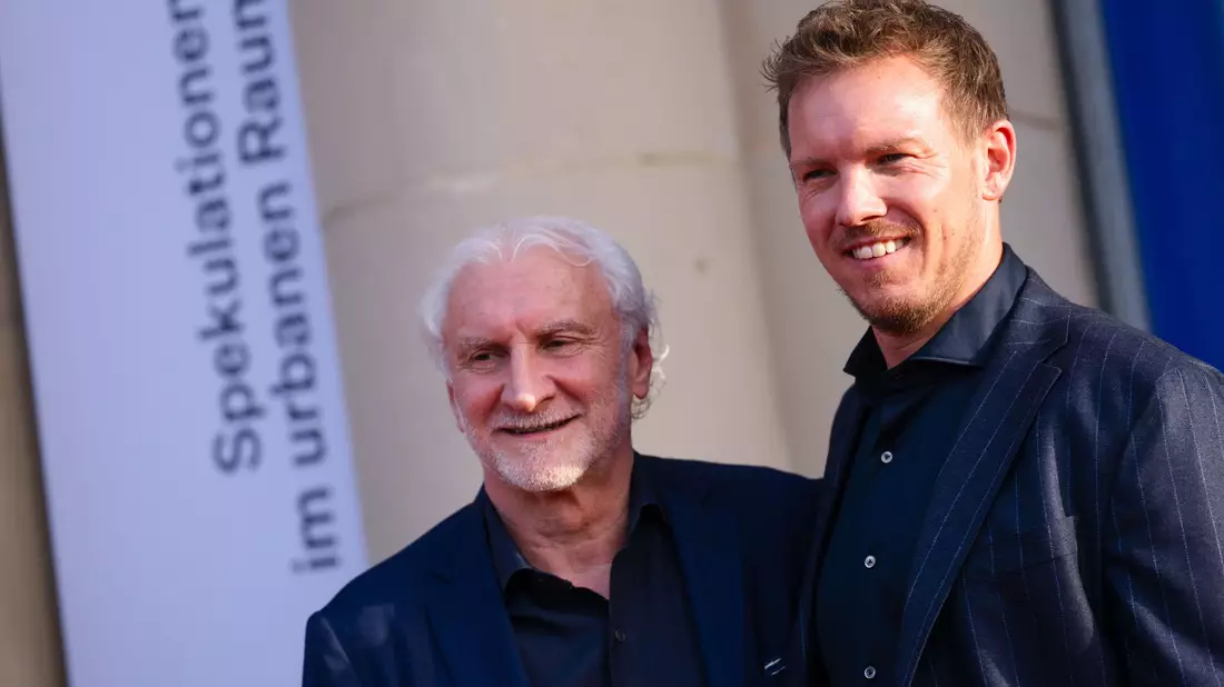DFB-Sportdirektor Rudi Völler (l) und Bundestrainer Julian Nagelsmann kommen zu einem Abendessen im Rahmen des EM-Workshops der Nationaltrainer im Ständehaus. - Bild: Marius Becker/dpa
