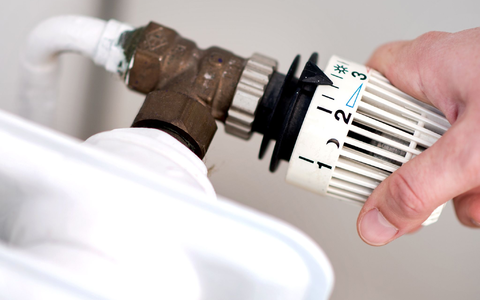 Weil zu Jahresbeginn noch sparsamer geheizt wurde und es zum Jahresende eher mild war, war der Heizverbrauch 2023 im Schnitt etwas geringer als 2022. - Foto: Hauke-Christian Dittrich/dpa