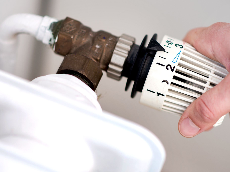 Weil zu Jahresbeginn noch sparsamer geheizt wurde und es zum Jahresende eher mild war, war der Heizverbrauch 2023 im Schnitt etwas geringer als 2022. - Foto: Hauke-Christian Dittrich/dpa