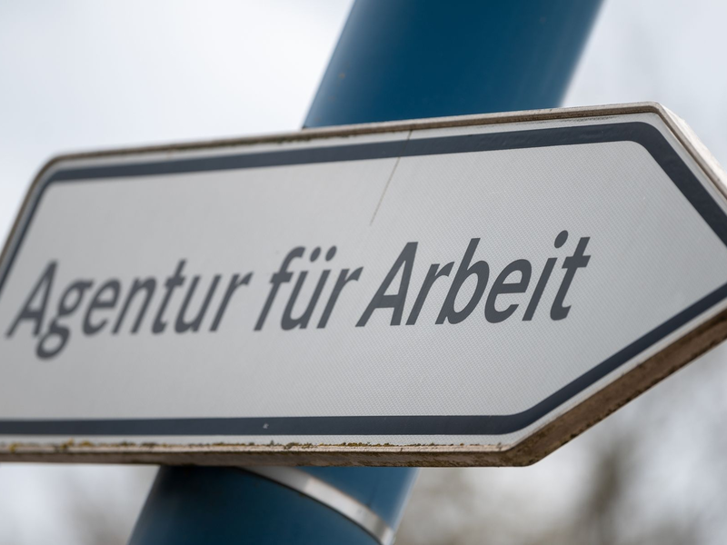 2023 wünschten sich fast 3,2 Millionen nicht erwerbstätige Menschen in Deutschland eigentlich eine bezahlte Arbeit. - Foto: Hendrik Schmidt/dpa-Zentralbild/dpa