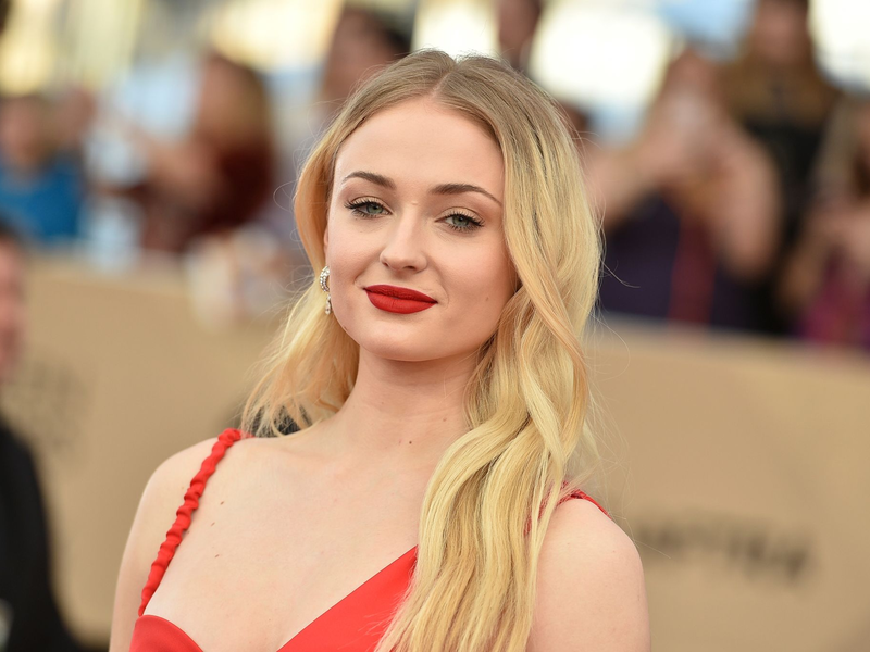 Die britische Schauspielerin Sophie Turner («Game of Thrones») übernimmt für eine neue Serie die Rolle als Action-Heldin Lara Croft. (Archivbild) - Foto: Jordan Strauss/AP/dpa
