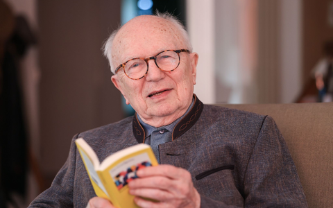 Fernsehjournalist Friedrich Nowottny wird 95 Jahre alt - und sorgt sich um die Zukunft. - Foto: Oliver Berg/dpa