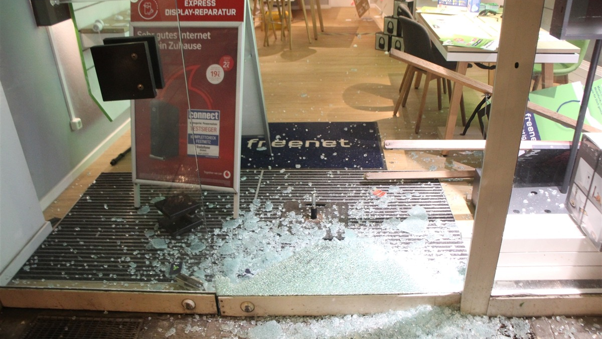 POL-NE: Einbrecher erbeuten Mobiltelefone - Foto: presseportal.de