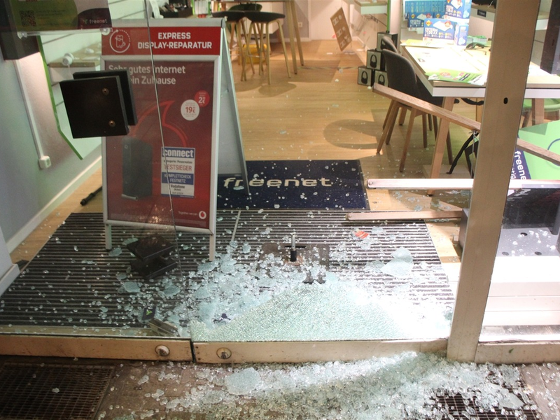 POL-NE: Einbrecher erbeuten Mobiltelefone - Foto: presseportal.de