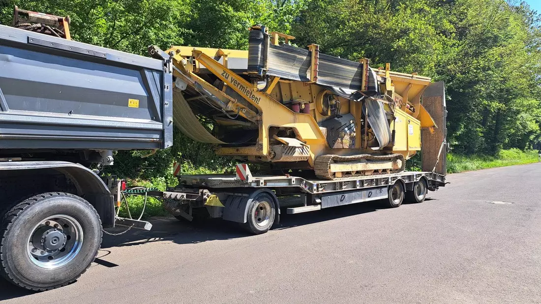 POL-WE: + Polizei untersagt Weiterfahrt eines ungenehmigten Schwertransports + - Bild: presseportal.de