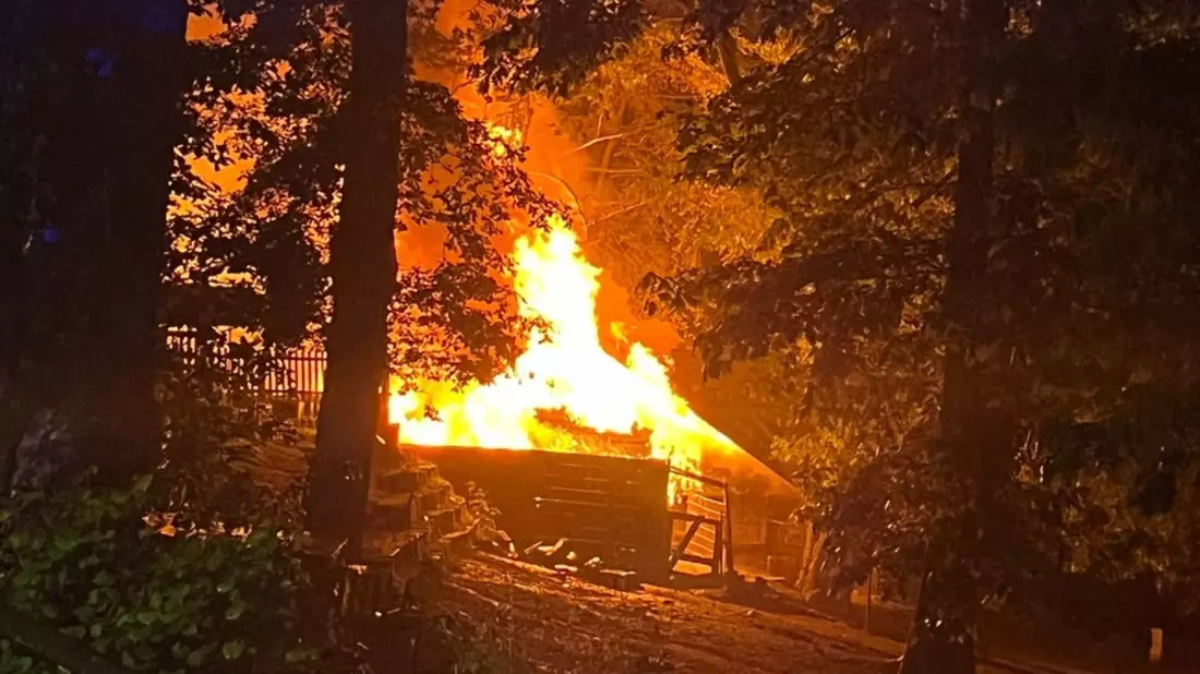 POL-AC: Feuer zerstört Lagerhaus im Alsdorfer Tierpark - Bild: presseportal.de