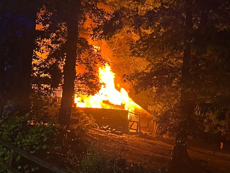 POL-AC: Feuer zerstört Lagerhaus im Alsdorfer Tierpark - Foto: presseportal.de
