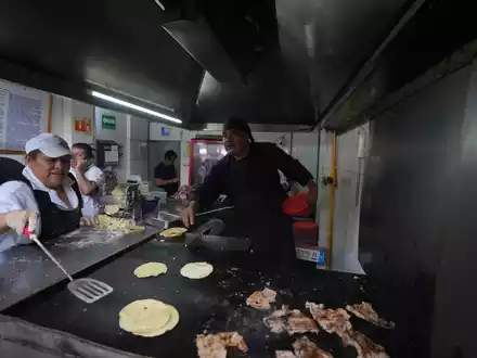 Die Tacos von «El Califa de León» sind begehrt. - Foto: Fernando Llano/AP
