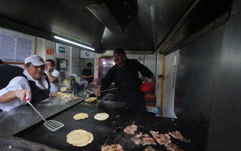 Die Tacos von «El Califa de León» sind begehrt. - Foto: Fernando Llano/AP
