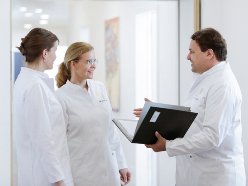 Gesichtsverjüngung mit Face-Yoga? Experte verrät, was dahinter steckt und ob das wirklich hilft - Foto: presseportal.de