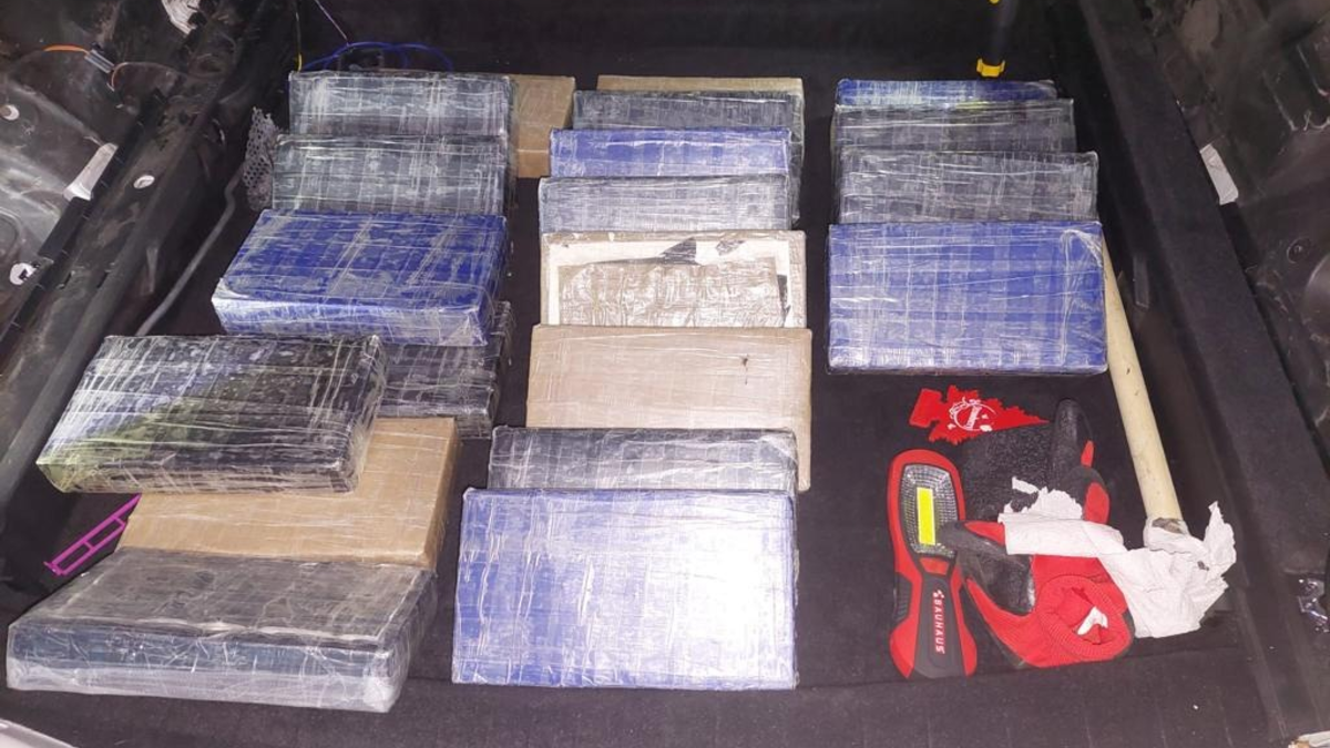 HZA-K: Tatort Autobahn: Kölner Zoll mit Aufgriffsserie von Schmugglerfahrzeugen und sichergestellten Drogen im Wert von mehr als sechs Millionen Euro - Foto: presseportal.de