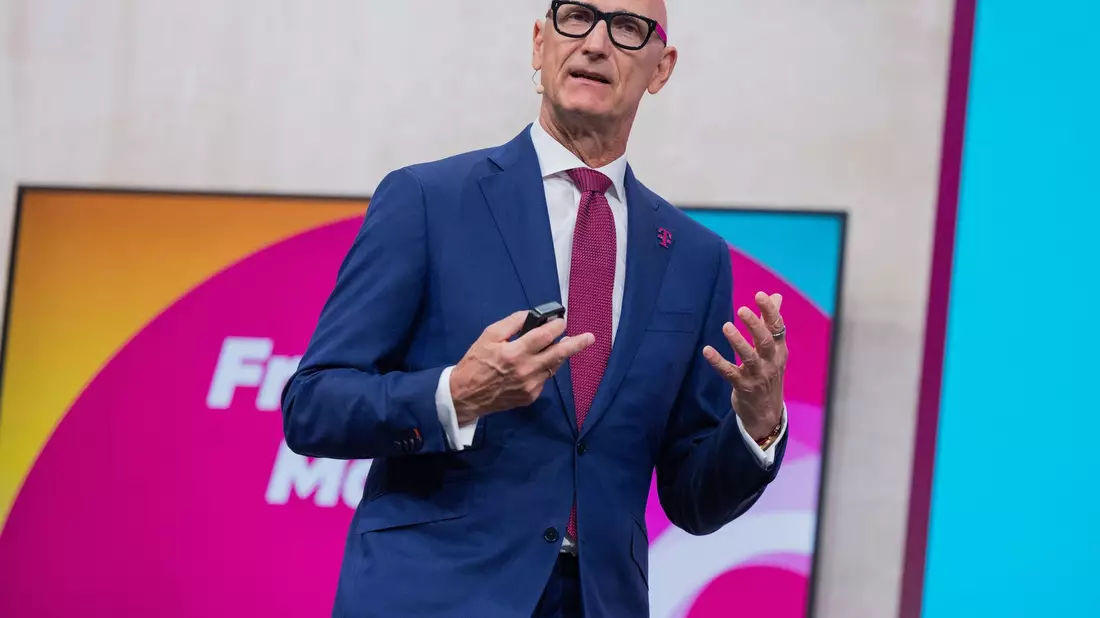 Timotheus Höttges von der Deutschen Telekom warnt: «Die Flächendeckungsauflagen gehen am Kundennutzen vorbei, sie sind nicht verhältnismäßig und vor allem sind sie auch praktisch kaum umsetzbar.» - Bild: Rolf Vennenbernd/dpa