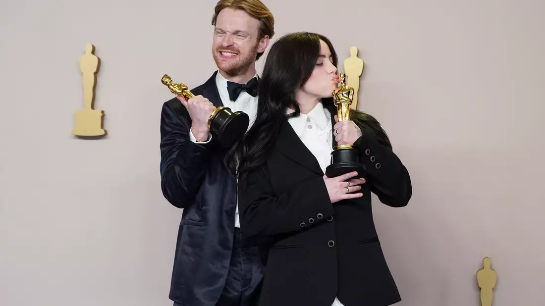 Ein eingespieltes und erfolgreiches Team: Finneas O'Connell und Billie Eilish. Mit ihrem Barbie-Song «What Was I Made For?» wurden die beiden mit einem Oscar ausgezeichnet. - Bild: Jordan Strauss/AP/dpa