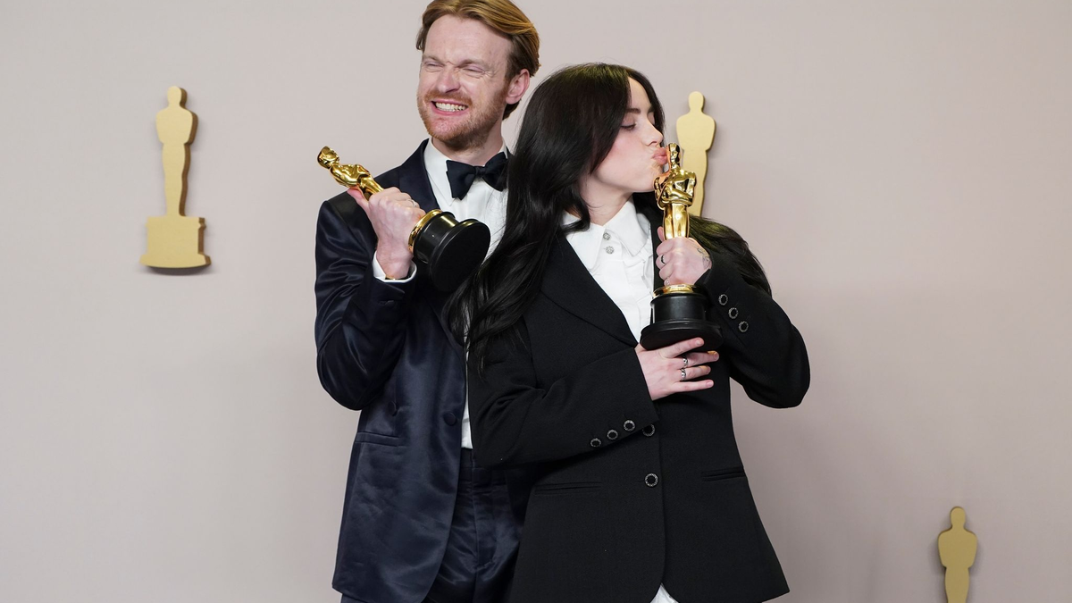 Ein eingespieltes und erfolgreiches Team: Finneas O'Connell und Billie Eilish. Mit ihrem Barbie-Song «What Was I Made For?» wurden die beiden mit einem Oscar ausgezeichnet. - Foto: Jordan Strauss/AP/dpa