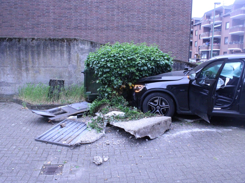 POL-DU: Neudorf-Süd: Internistischer Notfall am Steuer endet in einer Kollision - Foto: presseportal.de