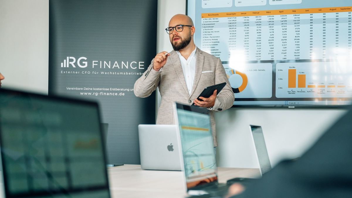Die Lösung aller Liquiditätsprobleme? Externer CFO klärt auf, was es mit dem Factoring auf sich hat - und wer wirklich davon profitiert - Foto: presseportal.de