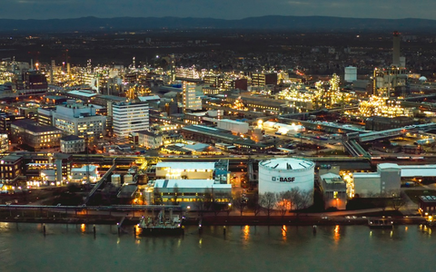 ARD Story am 21. Mai im Ersten: BASF - die Chemie des Geldes / Doku des SWR über einen Konzern zwischen Profit und Moral am 21. Mai um 22:50 Uhr im Ersten - Foto: presseportal.de ARD Story am 21. Mai im Ersten: BASF - die Chemie des Geldes / Doku des SWR über einen Konzern zwischen Profit und Moral am 21. Mai um 22:50 Uhr im Ersten - Foto: presseportal.de