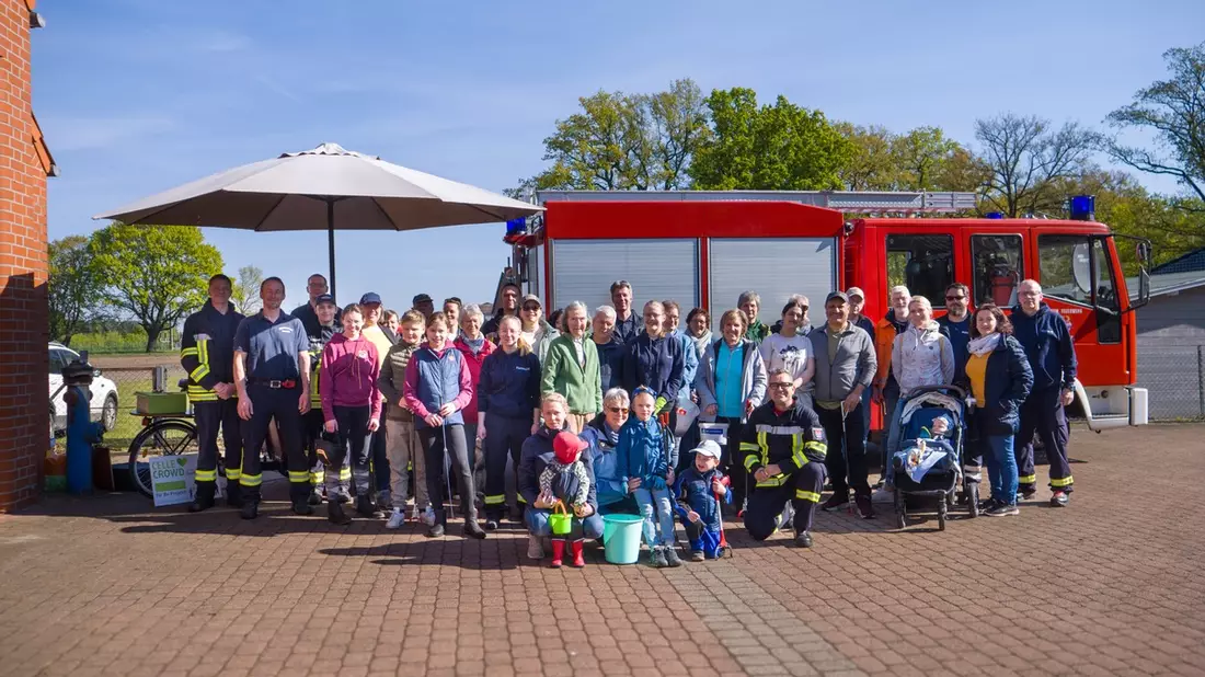 FW Celle: Großreinemachen mit der Ortsfeuerwehr Bostel - Bild: presseportal.de