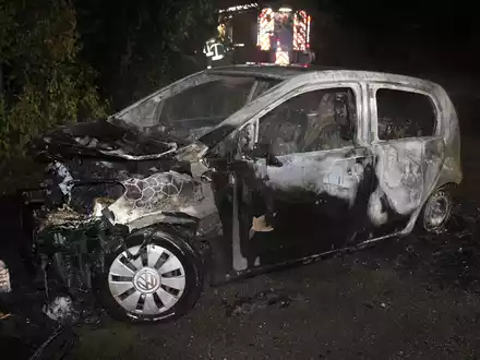 POL-DU: Rahm/Neudorf: Zwei Autos in Vollbrand - Kripo sucht Zeugen - Foto: presseportal.de