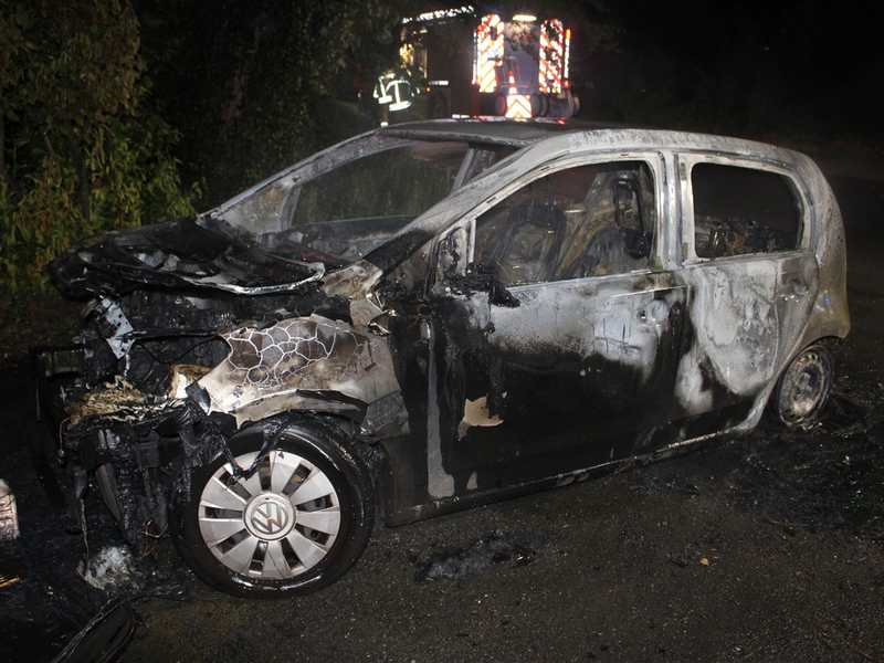 POL-DU: Rahm/Neudorf: Zwei Autos in Vollbrand - Kripo sucht Zeugen - Foto: presseportal.de