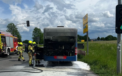 POL-COE: Coesfeld, B474/ Abschlussmeldung: Schulbus brennt - Foto: presseportal.de