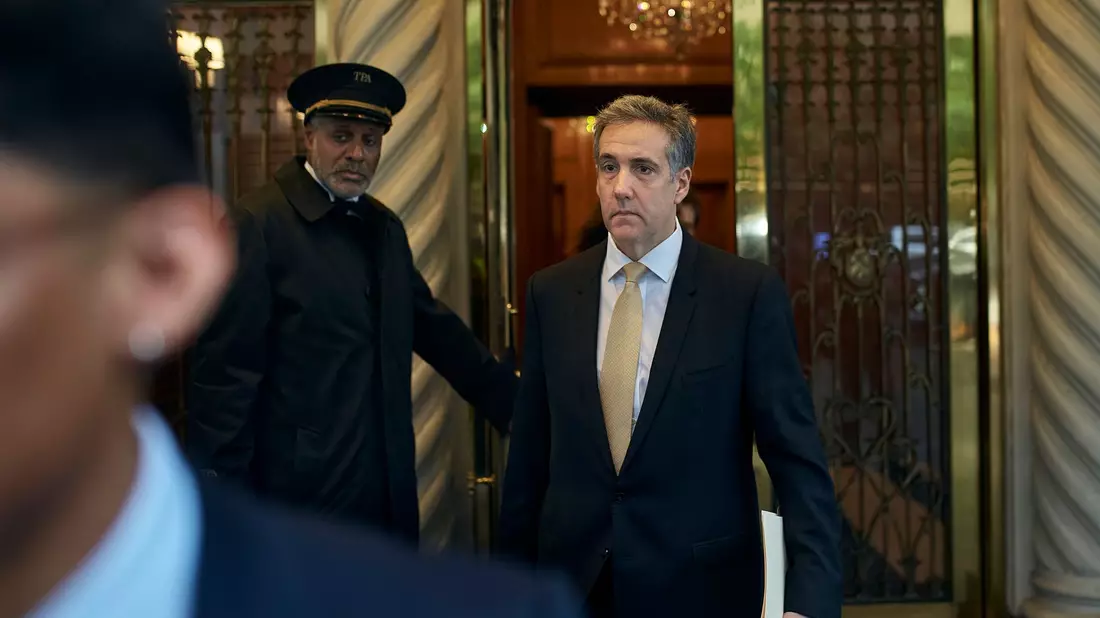 Michael Cohen (r) gilt wegen vieler öffentlicher Lügen in der Vergangenheit als problematischer Kronzeuge. - Bild: Andres Kudacki/AP/dpa