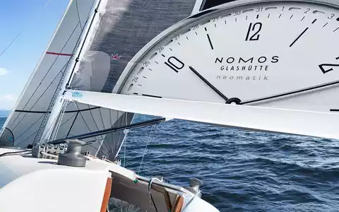 NOMOS zeigt Flagge / Meister des Timings zu Wasser und zu Land: Die Uhrenmanufaktur NOMOS Glashütte ist erneut Sponsorin der Internationalen Bodenseewoche in Konstanz und stiftet auch den Hauptgewinn - Foto: presseportal.de