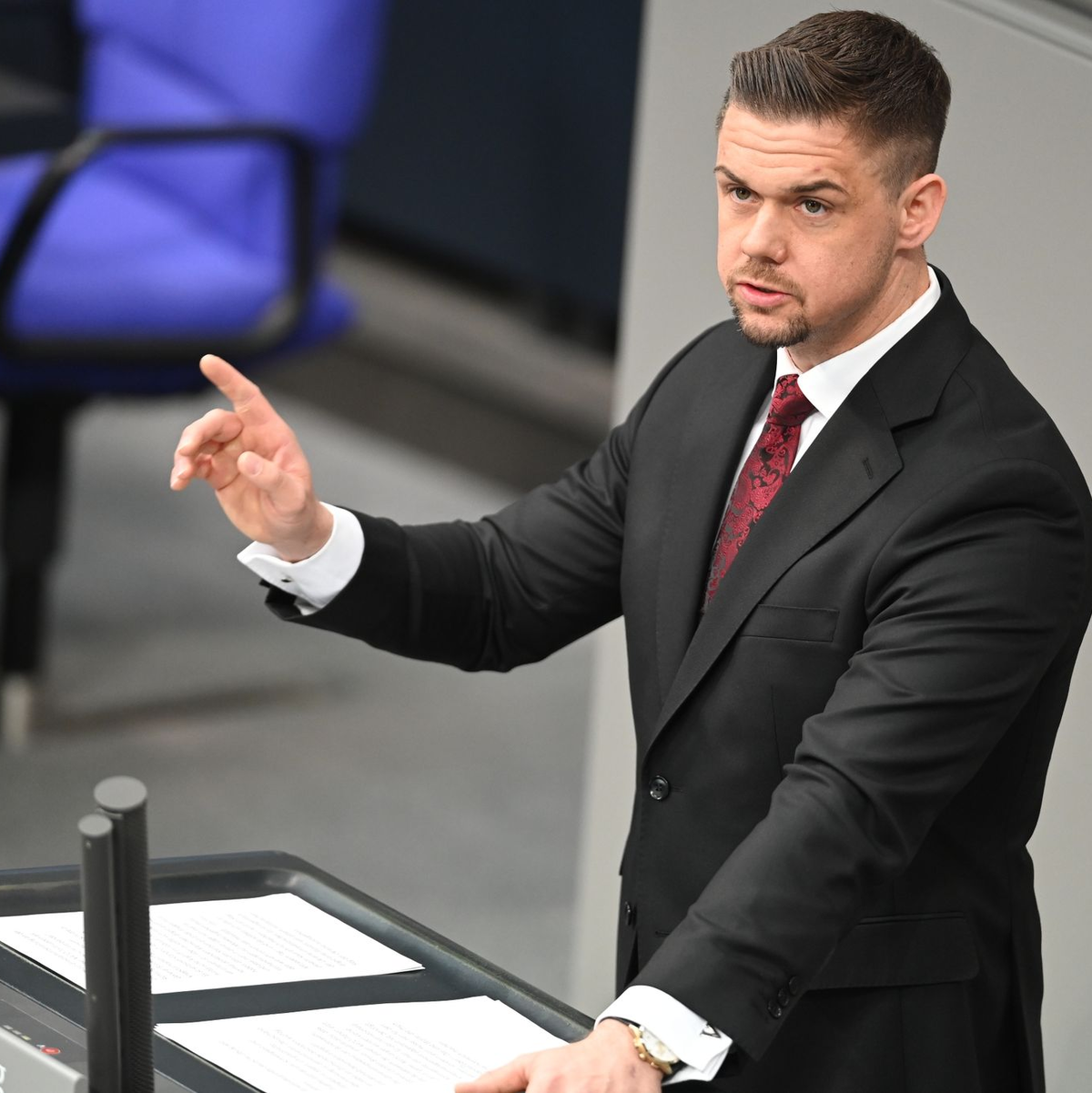 Gnauck vertritt die AfD im parlamentarischen Verteidigungsausschuss. - Foto: Jessica Lichetzki/dpa