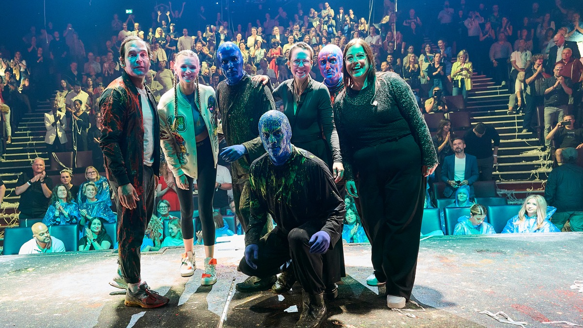 Die große blaue Partynacht - BLUE MAN GROUP Berlin feiert 20. Geburtstag - Foto: Blue Man Group/Sascha Radke. / Weiterer Text über ots und www.presseportal.de/nr/31524 / Die Verwendung dieses Bildes für redaktionelle Zwecke ist unter Beachtung aller mitgeteilten Nutzungsbedingungen zulässig und dann auch honorarfrei. Veröffentlichung 