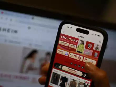 Der umstrittene asiatische Online-Händler Shein will 250 Millionen Euro in der EU und in Großbritannien in eine «zukunftsfähige Modeindustrie» investieren. - Foto: Monika Skolimowska/dpa