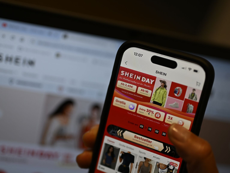 Die EU-Kommission verlangt von Shein Infos zu illegalen Waren. (Archivbild) - Foto: Monika Skolimowska/dpa